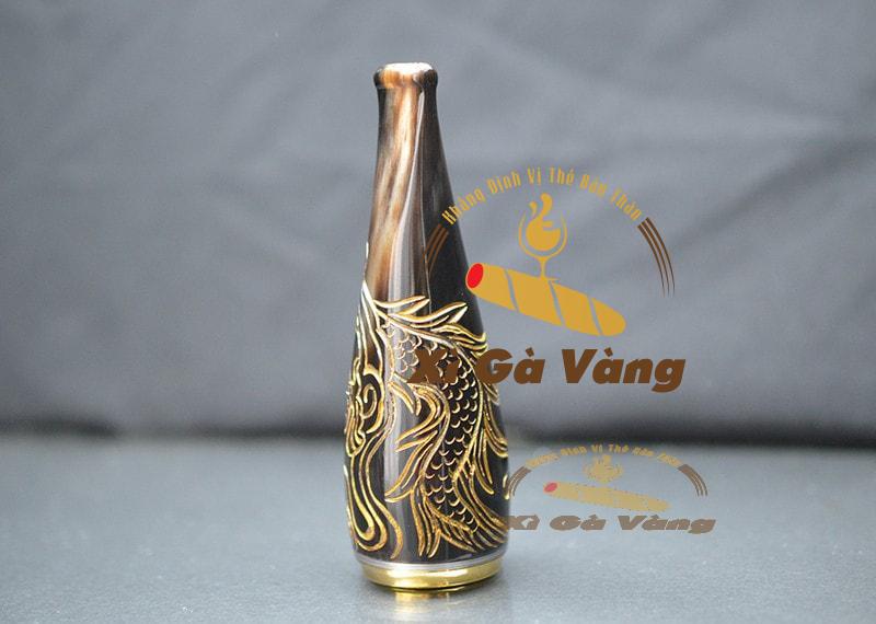 Thiết kế hình rồng được chạm khắc tinh tế trên sản phẩm tẩu